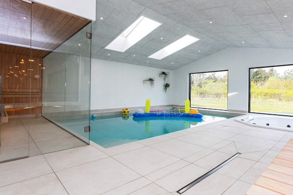 Groot luxe vakantiehuis voor 28 personen met privé-zwembad, 500m van zee - thumbnail 3