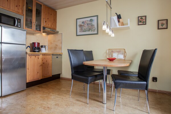 Gezellig appartement aan de piste in Winterberg met balkon en boszicht - thumbnail 2