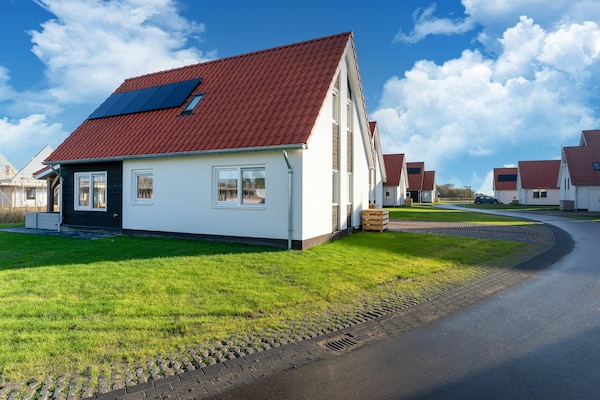 Stijlvol vakantiehuis De Smient: luxe, rust en hondvriendelijk strand op 450m - thumbnail 1