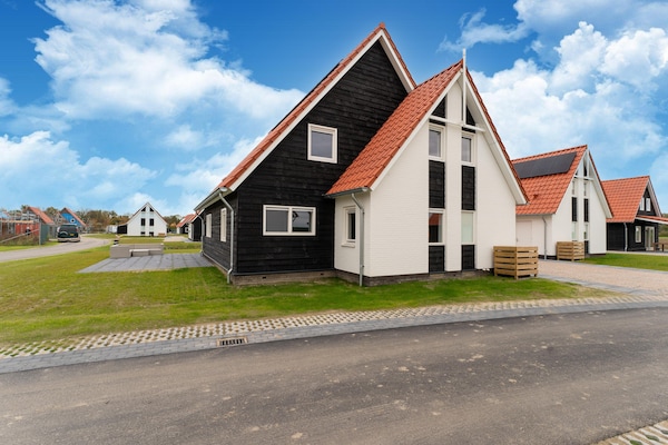 De Pelikaan: luxe vakantiehuis met sauna en bubbelbad aan de Zeeuwse kust - thumbnail 1
