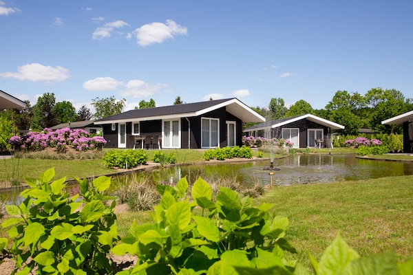 Modern chalet aan het water met hondenvriendelijke tuin in Veldhoven - thumbnail 5