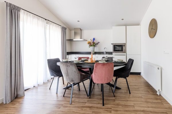 Modern chalet aan het water met hondenvriendelijke tuin in Veldhoven - thumbnail 3