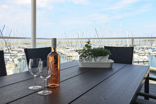 Marina-appartement met uitzicht op zee en jachthaven, 20 meter van het strand - thumbnail 4