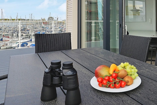 Modern appartement met panoramisch havenzicht op 20 meter van de Oostzee - thumbnail 2