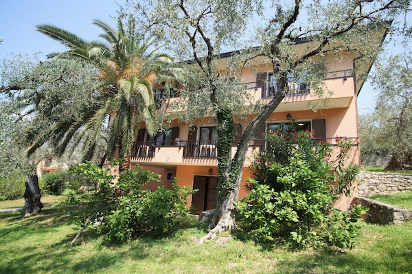 Centraal gelegen appartement in Malcesine nabij het Gardameer - thumbnail 3