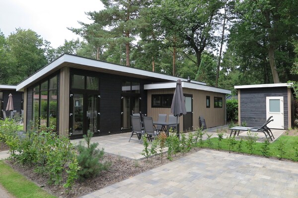 Luxe boshuis met rolstoeltoegankelijke badkamer op de Veluwe - thumbnail 1