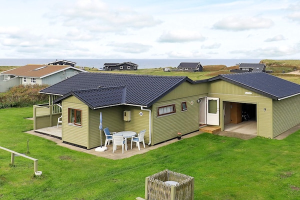 Traditioneel vakantiehuis in Nr. Lyngby, 200m van de Noordzee - thumbnail 1