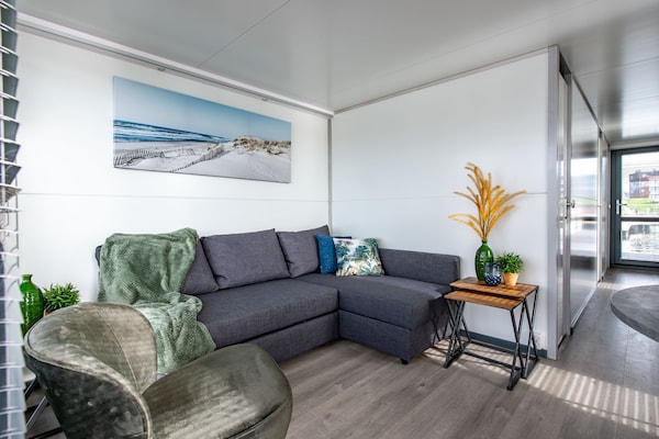 Waterlodge Blue Lagoon: luxe woonboot aan het Veerse Meer - thumbnail 2