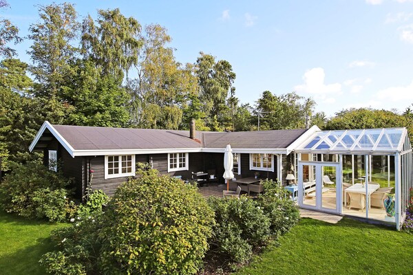 Licht vakantiehuis met serre en tuin op 1,4 km van zee bij Græsted - thumbnail 1