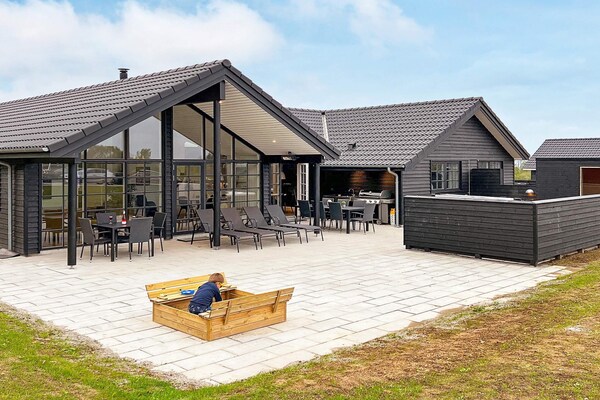 Luxe vakantiehuis voor 18 personen met zwembad en wellness in Mommark, 600m van zee - thumbnail 1