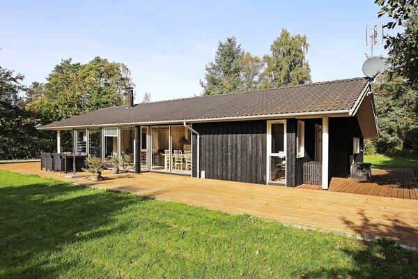 Modern vakantiehuis in Frederiksværk voor 6 personen - thumbnail 1