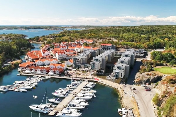 Golfvakantiehuis bij zee in Strömstad, op 80 meter van het strand - thumbnail 1