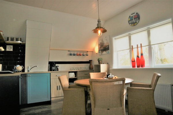 Sfeervol appartement met ontbijt en kano in hartje Giethoorn - thumbnail 4