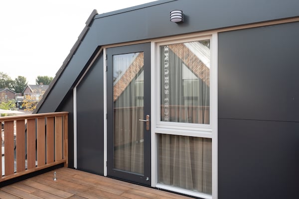 Chic appartement in hartje Renesse met terras en infrarood sauna - thumbnail 1
