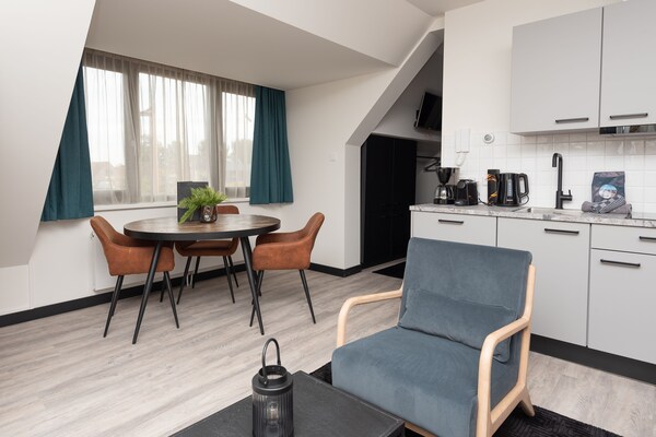 Chic appartement in hartje Renesse met terras en infrarood sauna - thumbnail 6