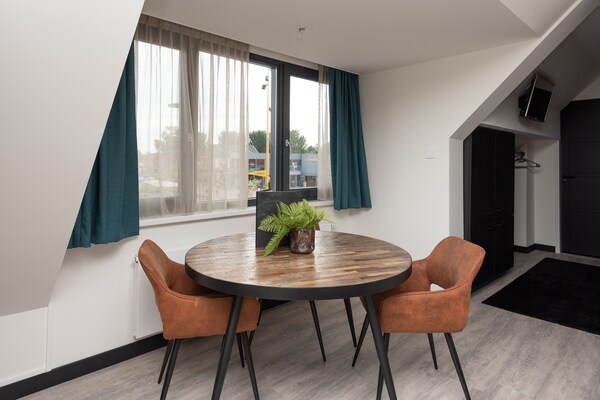 Chic appartement in hartje Renesse met terras en infrarood sauna - thumbnail 5