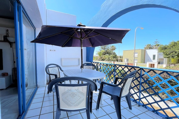 Zonnig appartement met dakterras en zwembad nabij golfbaan en strand - thumbnail 6