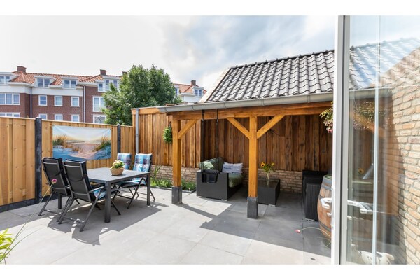 Modern vakantiehuis met tuin op loopafstand van strand Westkapelle - thumbnail 1