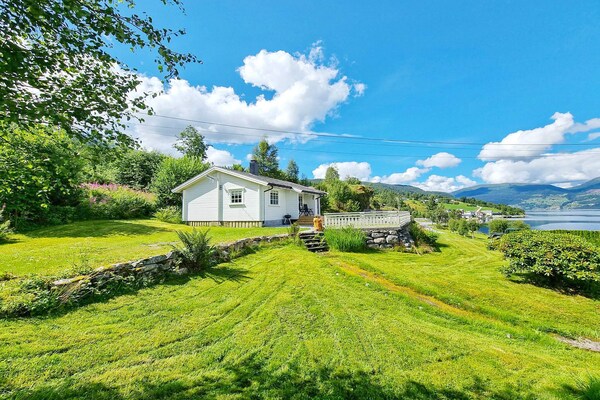 Vrijstaand vakantiehuis aan de fjord bij Utvik voor 4 personen - thumbnail 3
