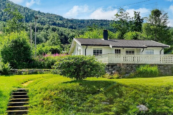 Vrijstaand vakantiehuis aan de fjord bij Utvik voor 4 personen - thumbnail 4