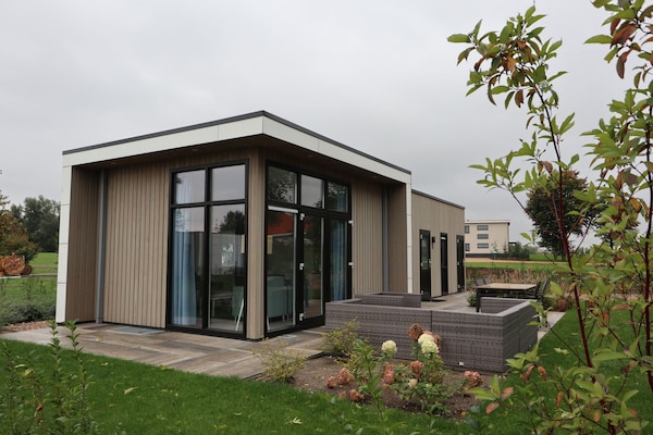Modern vakantiehuis aan het water in Olburgen voor 4 personen - thumbnail 1