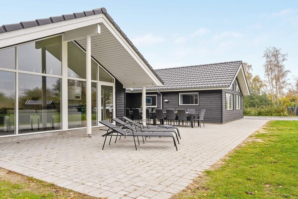 Groot vakantiehuis met privézwembad, sauna en activiteitenruimte op 600m van zee - thumbnail 2