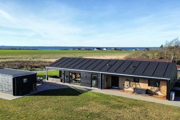 Architectonisch vakantiehuis met fjordzicht, sauna en whirlpool bij Vinderup - thumbnail 1