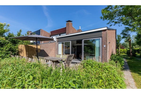 Vrijstaand vakantiehuis met grote tuin op 5 minuten van strand Nieuwvlietbad - thumbnail 1