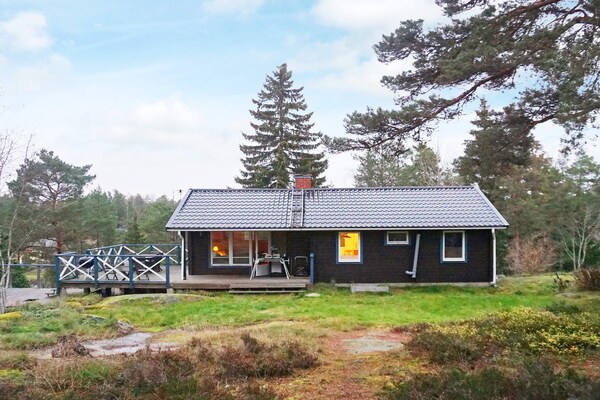 Op 500 m van zee: sfeervol vakantiehuis op Ingarö voor 7 personen - thumbnail 1