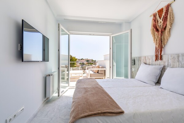 Licht appartement bij El Campello met zwembad, airco & huisdier welkom - thumbnail 4