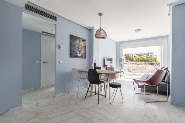 Licht appartement bij El Campello met zwembad, airco & huisdier welkom - thumbnail 2