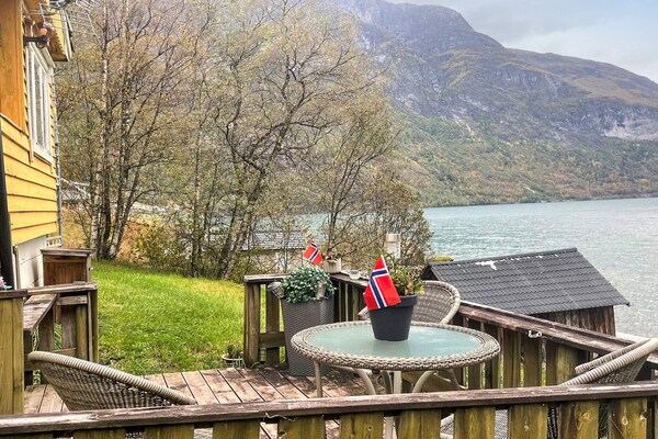 Vrijstaand vakantiehuis aan het Oppstrynsvatnet met privé roeiboot - thumbnail 5
