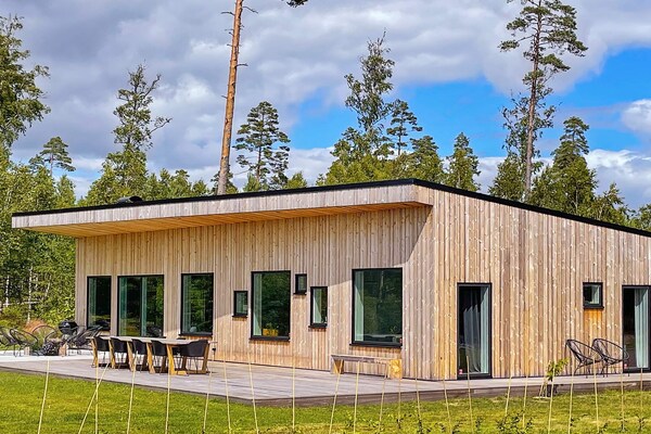 8-persoons vakantiehuis aan het meer in Håcksvik - thumbnail 1