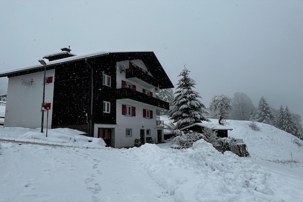 Op 1,0 km van de piste: ruim appartement in centrum Sankt Gallenkirch - thumbnail 2