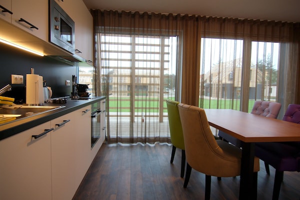 Modern chalet voor 3 personen bij Schlosshotel Wendorf met golf & wellness - thumbnail 3