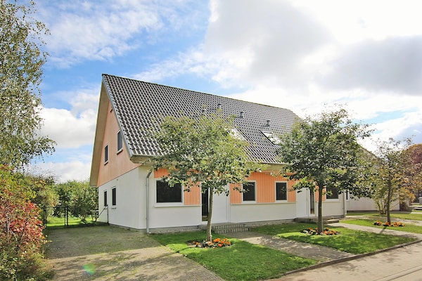 Op 1,0 km van het meer: ruim vakantiehuis voor 18 personen in Mirow - thumbnail 1