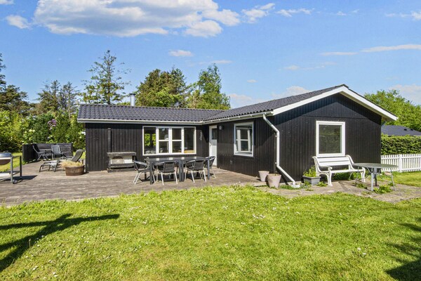 Op 550 m van zee: Rustig vakantiehuis voor 6 personen in Tarm - thumbnail 1
