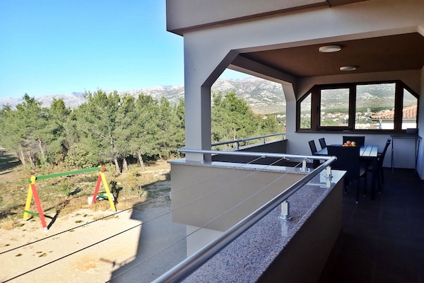 Ruim appartement op vakantiepark bij zee met uitzicht op Velebit - thumbnail 3