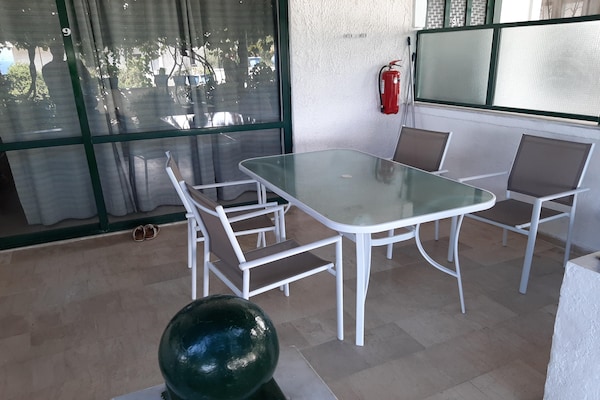 Appartement aan zee in Mpenitses met zwembad, tuin en terras - thumbnail 4