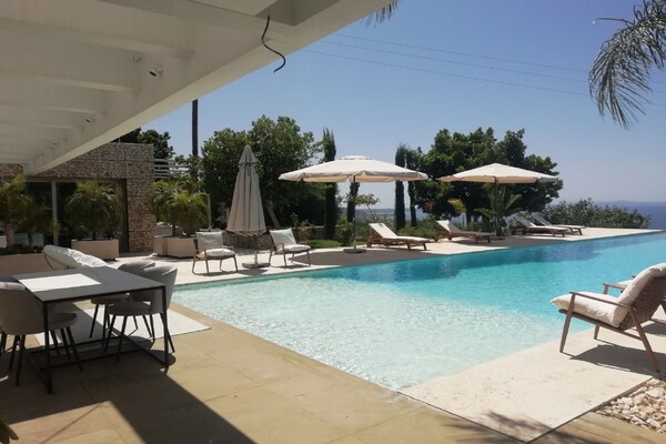 Vrijstaande villa met privézwembad en uitzicht op de baai van Patras - thumbnail 1