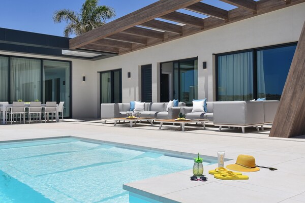 Sunset Villa: Luxe 12-persoons vakantiehuis met privézwembad in Salobre Golf Resort - thumbnail 3