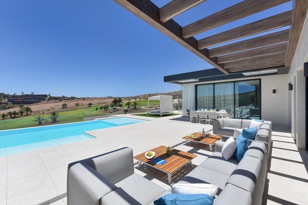 Sunset Villa: Luxe 12-persoons vakantiehuis met privézwembad in Salobre Golf Resort - thumbnail 2