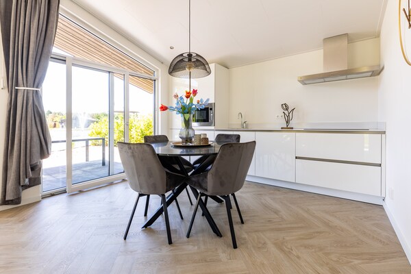 Modern chalet aan vijver in Veldhoven, huisdier- en kindvriendelijk - thumbnail 2
