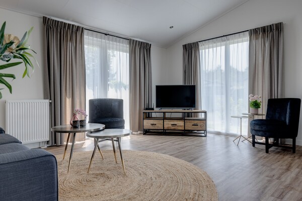 Vrijstaand chalet aan vijver in Veldhoven – 6 pers., natuur & comfort - thumbnail 1