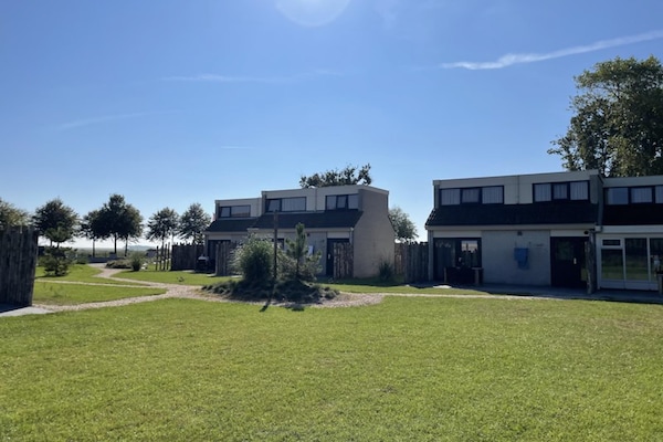 Landelijk vakantiehuis met serre op rustig park in De Cocksdorp, Texel - thumbnail 1