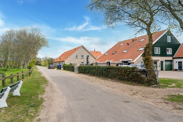 Combi Vrijersduin en Kaapsduin: Ruime groepsaccommodatie in het bos van Nes - thumbnail 6