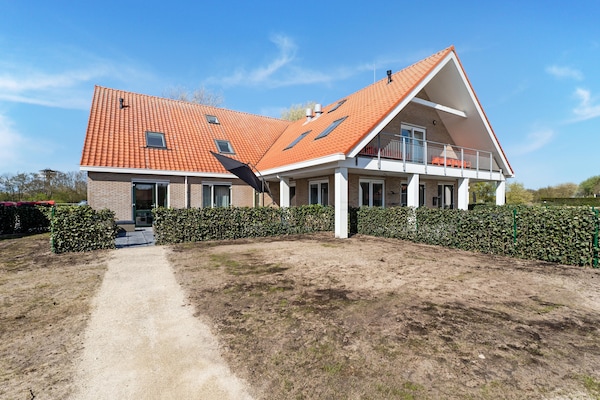 Combi Vrijersduin en Kaapsduin: Ruime groepsaccommodatie in het bos van Nes - thumbnail 1