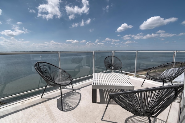 Luxe appartement met panoramisch zeezicht op de Oosterschelde - thumbnail 1