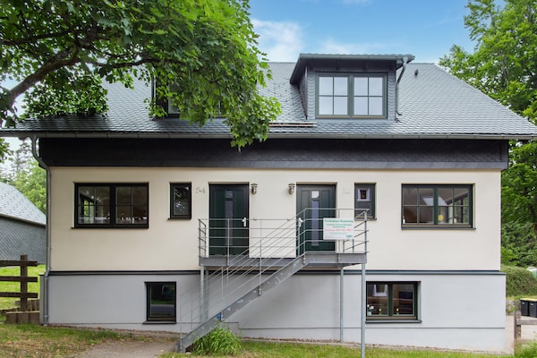 Ruim groepsverblijf voor 10 personen aan de Rennsteig in het Thüringer Woud - thumbnail 1