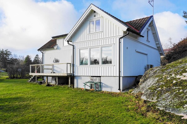 Sfeervol vakantiehuis met panoramisch fjorduitzicht op Tjörn - thumbnail 5
